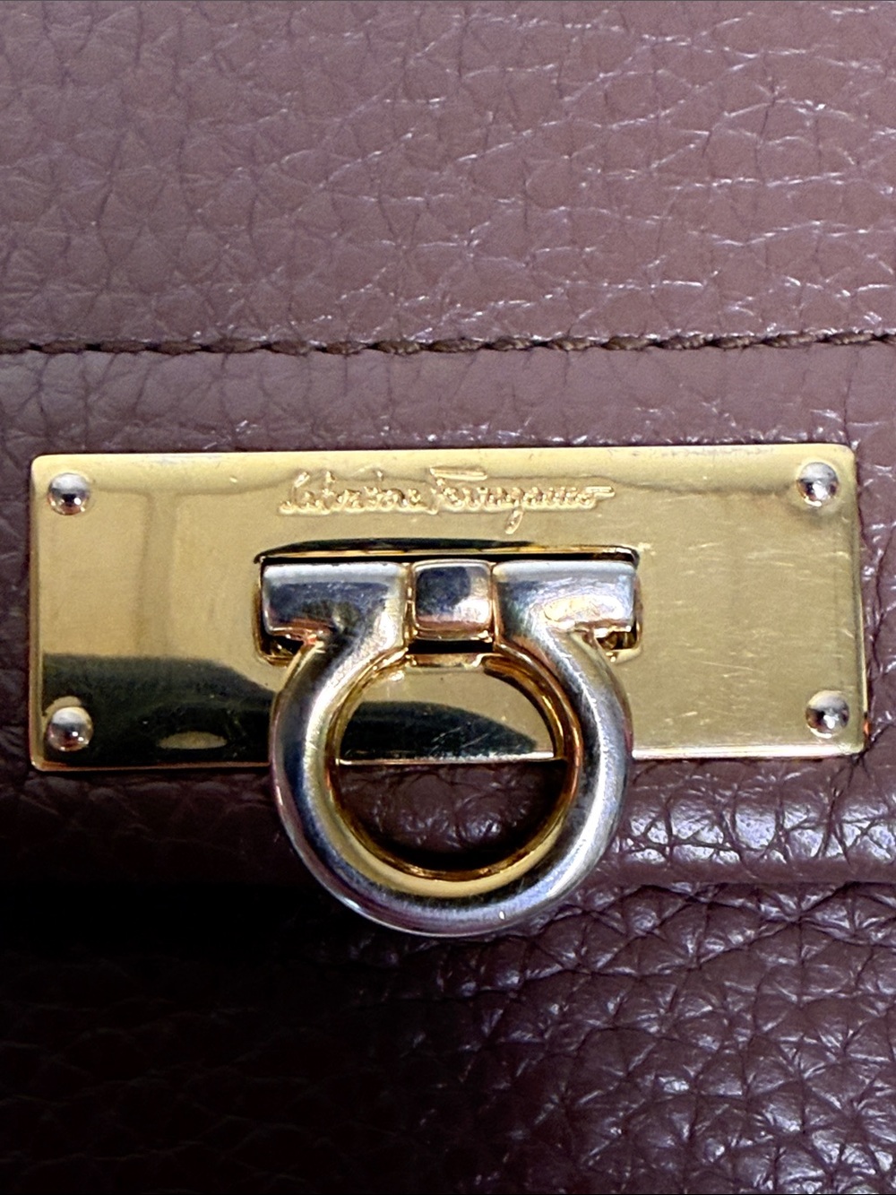 Salvatore Ferragamo Gancini Clip Pebbled Leather Bifold Wallet Brown Italy - Picture 8 of 9